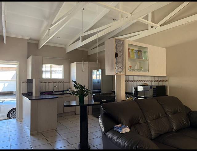 3 BEDROOM TOWNHOUSE FOR SALE IN WATERVAL EAST